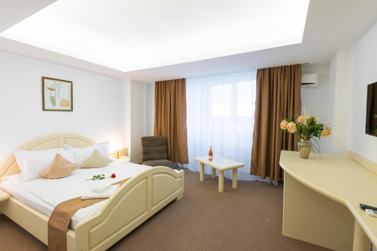 Hotel Randy Köstence Dış mekan fotoğraf