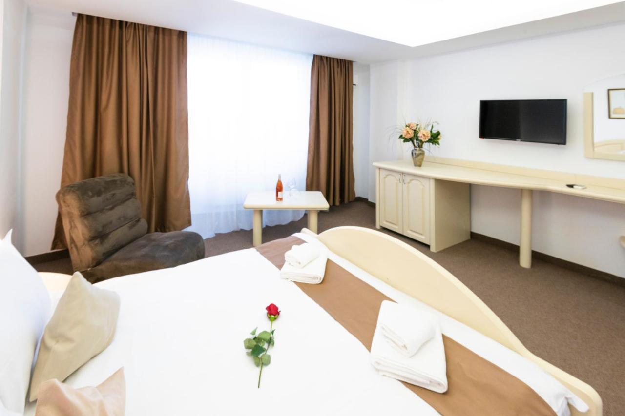Hotel Randy Köstence Dış mekan fotoğraf