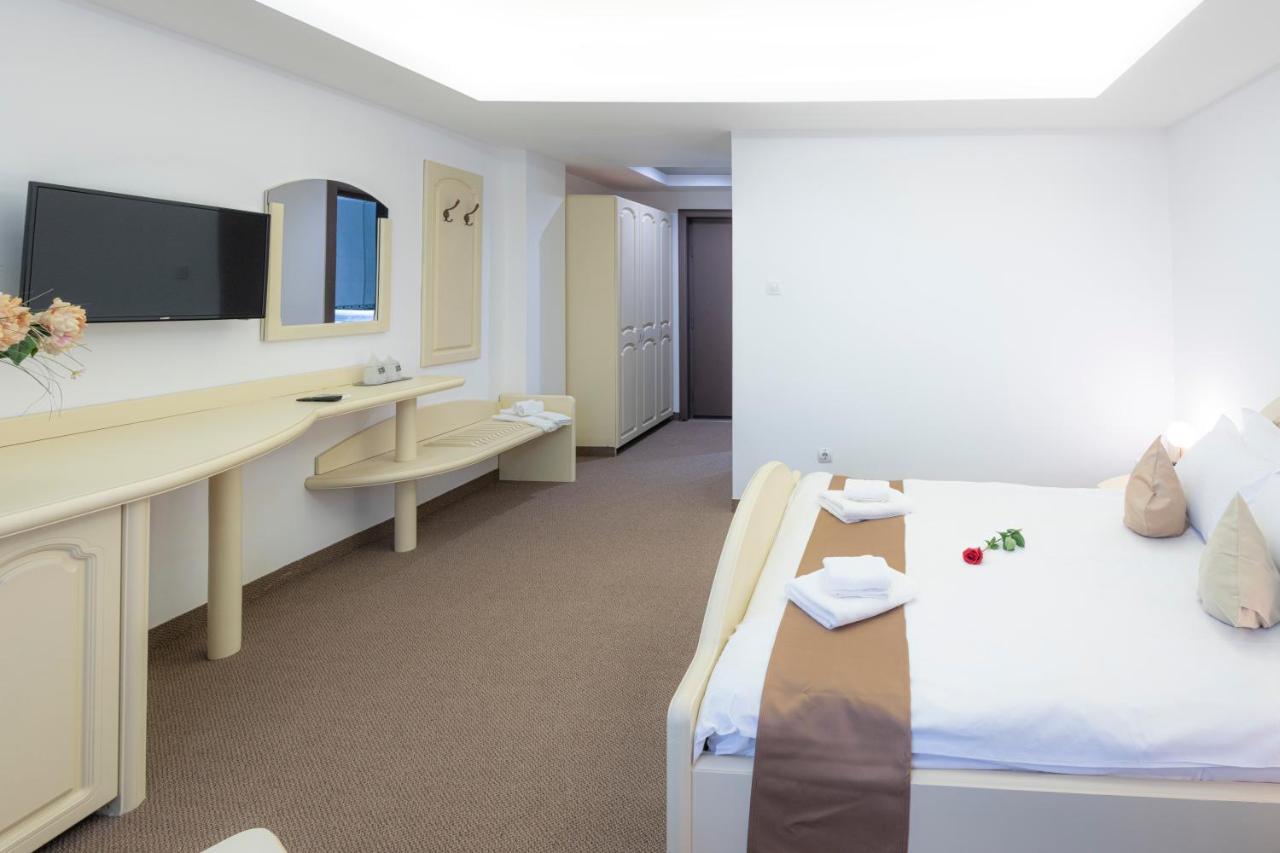 Hotel Randy Köstence Dış mekan fotoğraf
