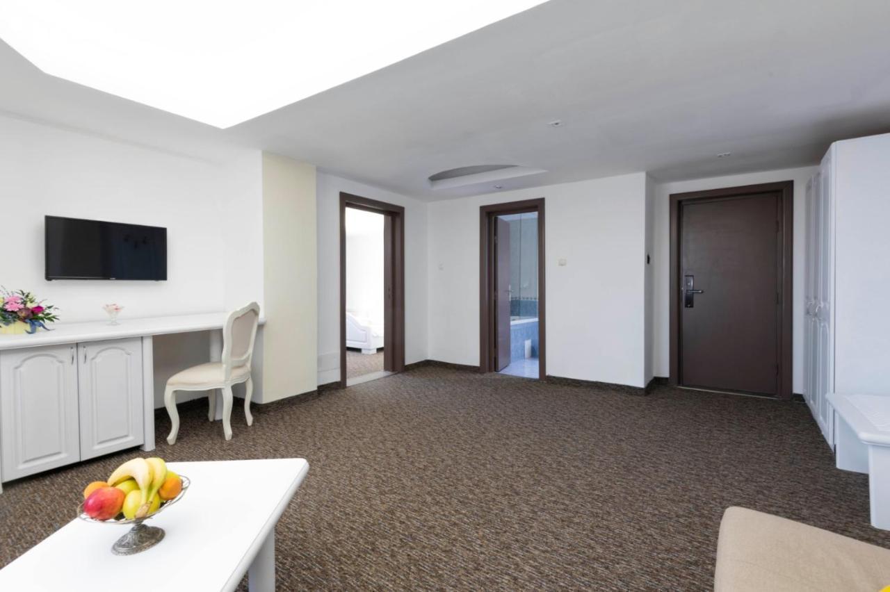 Hotel Randy Köstence Dış mekan fotoğraf