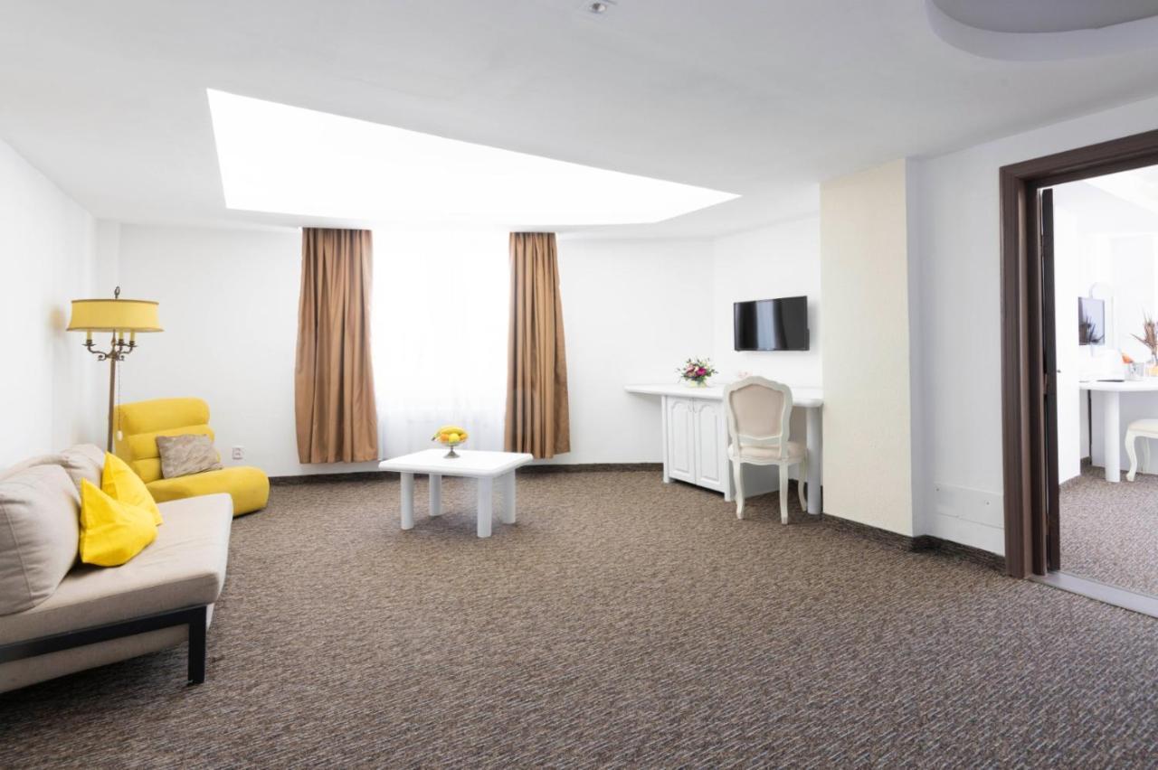 Hotel Randy Köstence Dış mekan fotoğraf