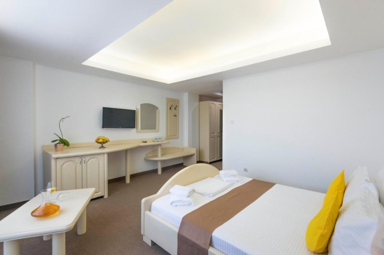 Hotel Randy Köstence Dış mekan fotoğraf