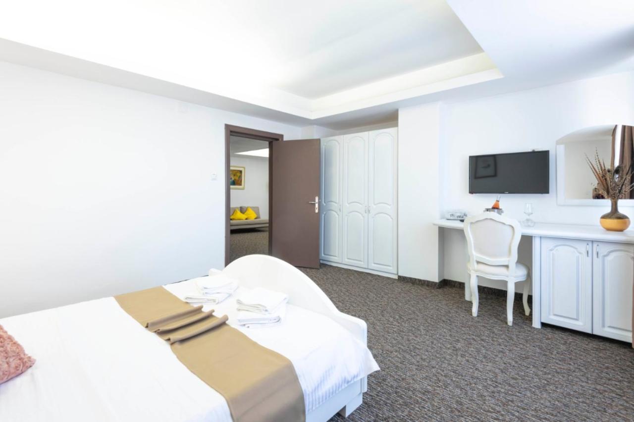 Hotel Randy Köstence Dış mekan fotoğraf