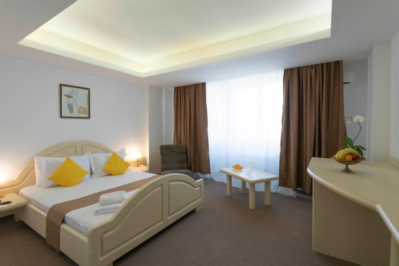 Hotel Randy Köstence Dış mekan fotoğraf
