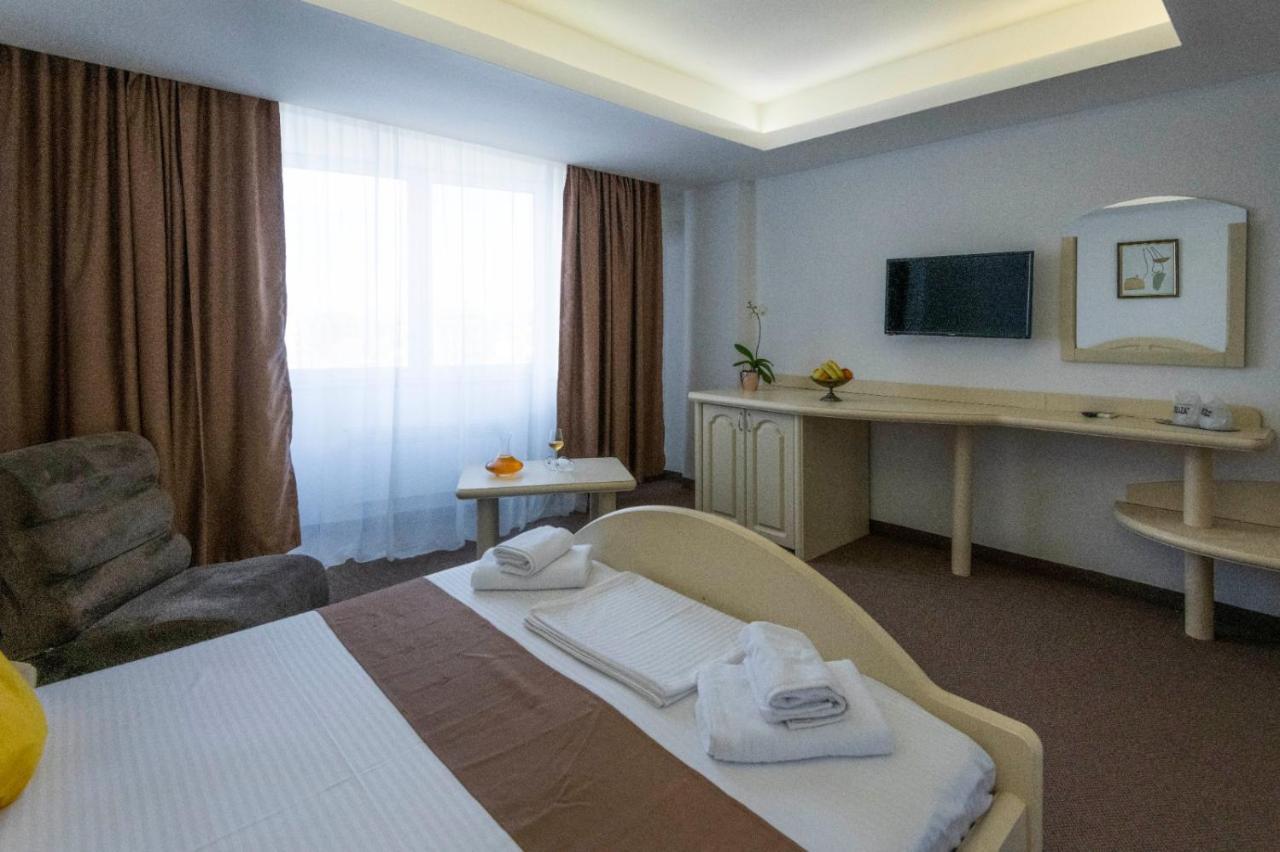 Hotel Randy Köstence Dış mekan fotoğraf