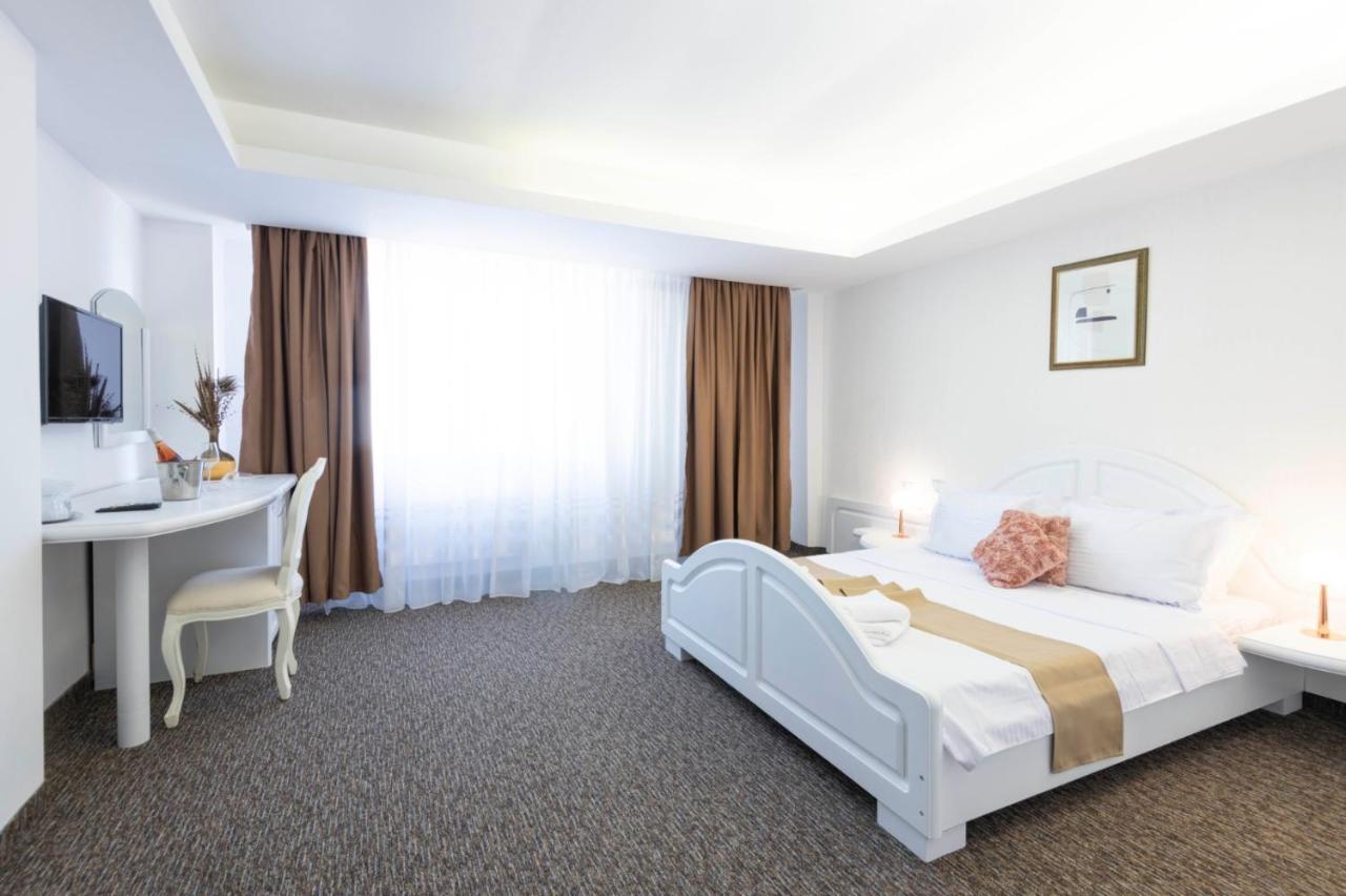 Hotel Randy Köstence Dış mekan fotoğraf
