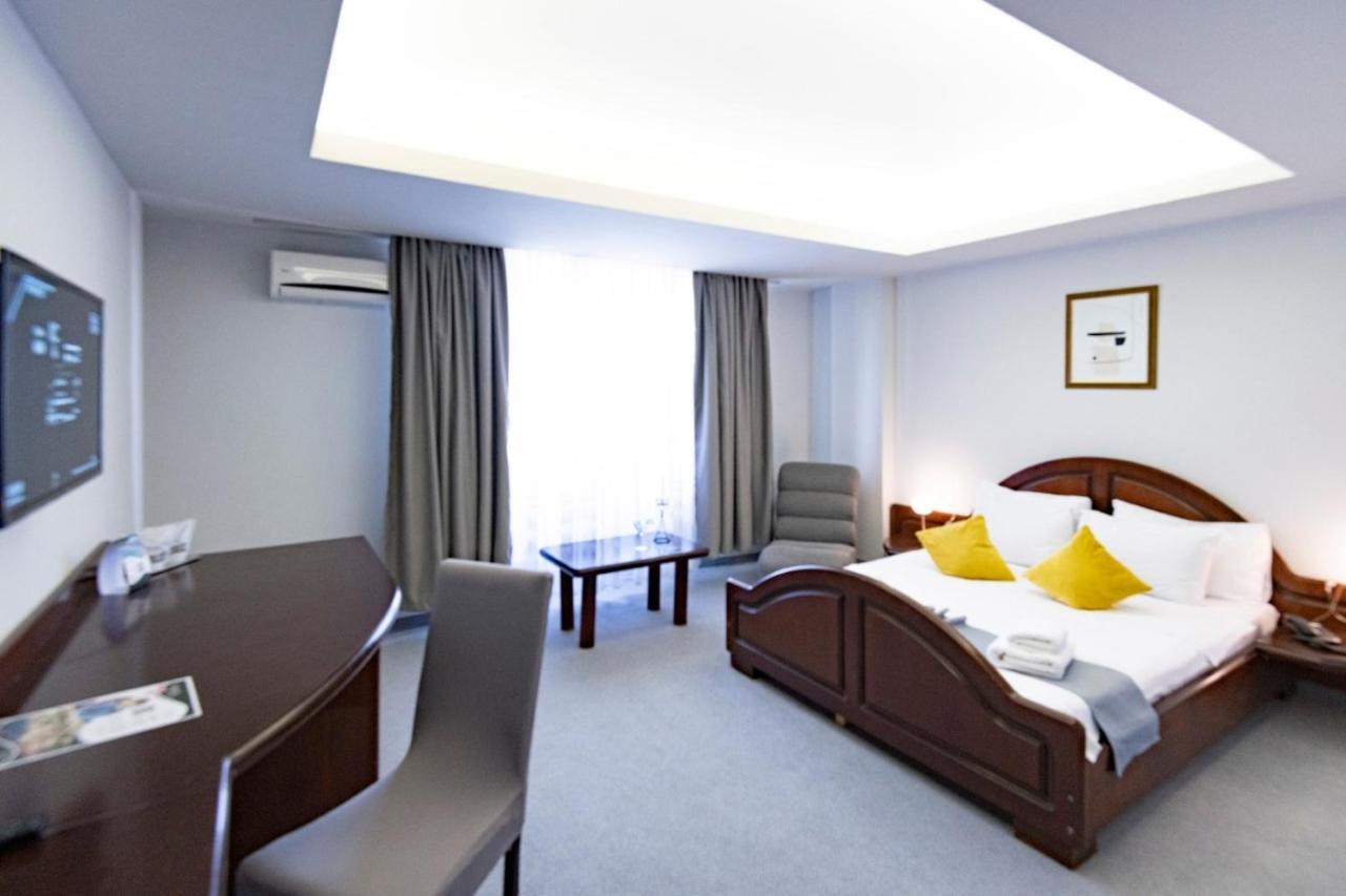 Hotel Randy Köstence Dış mekan fotoğraf