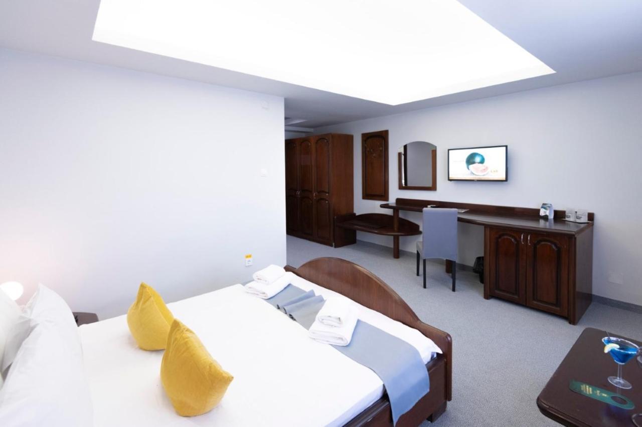 Hotel Randy Köstence Dış mekan fotoğraf