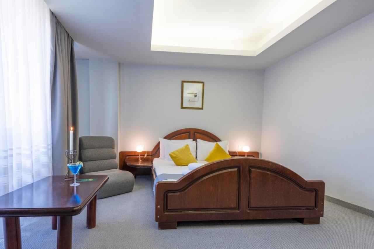 Hotel Randy Köstence Dış mekan fotoğraf