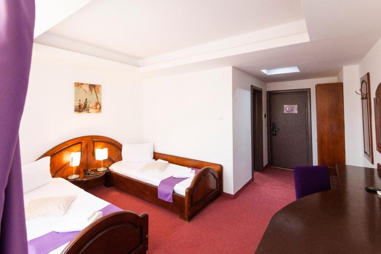 Hotel Randy Köstence Dış mekan fotoğraf